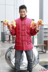 组图：郭富城受伤不再凌空跳舞 母亲放弃催婚