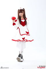 组图：14岁许雅涵获封宅男女神 玩女仆清纯诱惑