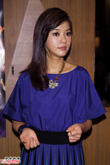 组图：陈意涵出席活动自嘲金马红毯礼服尺度小