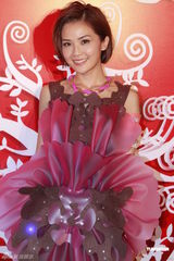 组图：阿Sa(蔡卓妍)助阵音乐会望与男友白头到老