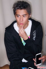 组图：黄伟文梁汉文助阵SHINE火热演唱会