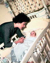 组图：盘点伊丽莎白-泰勒与儿女温馨合影