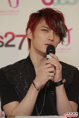 组图：韩星金在中开发布会 优雅亮相帅气魅惑