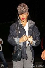 组图：蕾哈娜洛杉矶录音休闲风红唇欲滴