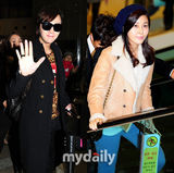 组图：张根硕金荷娜前往日本宣传《宠物情人》