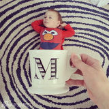 组图：杯子宝宝创意照走红 妈妈齐呼卡哇伊