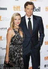 组图：《魔鬼绳结》首映 威瑟斯彭性感露乳沟