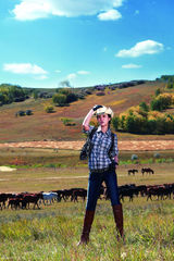 高清组图：郝蕾草原写真信马由缰 表达自然之爱