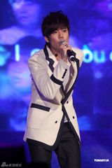 组图：金奎钟赴台湾与粉丝共度情人节