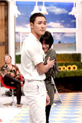 高清图：《艋舺》剧组上康熙 赵又廷阮经天玩亲嘴