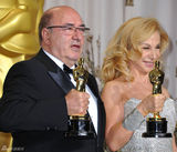 高清组图：奥斯卡后台获奖众星举金人光彩照人