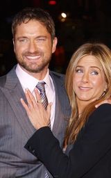 幻灯：《赏金猎手》首映 巴特勒安妮斯顿宛若情侣