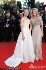 幻灯图集：《公平游戏》首映 娜奥米-瓦茨白色长裙