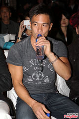 组图:《特殊身份》首映 甄子丹力拼《金刚狼2》