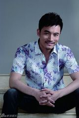 组图：耿乐华丽写真登封面 优雅绅士笑看人生