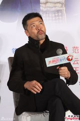 组图：宋丹丹新剧发布会延时 致歉媒体获掌声