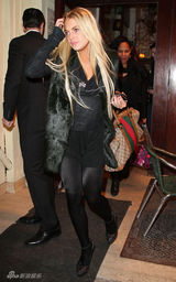 幻灯图集：林赛-罗韩纽约和友人聚餐 神情憔悴