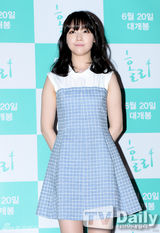 组图：韩片《Holly》试映 美女三人帮闪亮登场