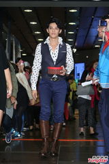 组图：汪东城帅气亮相 衣着新潮长靴抢镜