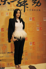 组图：姚晨婚后首度公开亮相