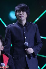 组图：水木年华新作重温经典 缪杰坐轮椅现身宣传