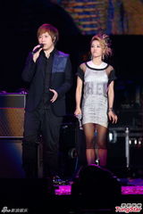 组图：蔡依林笑称踢走阿信成“五月花”主唱