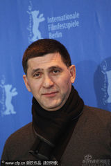 幻灯图集：《如何结束夏天》记者会 俄罗斯型男斗帅