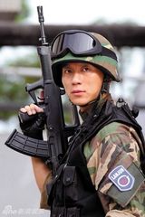 组图：盘点明星帅气军装造型 男星阳刚女星飒爽