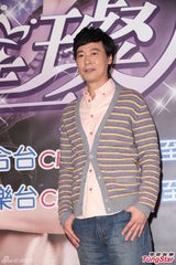 组图：何润东带头“卖肉” 半裸照拼收视率奏效