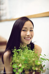 组图：江一燕宅男女神登封面 文艺性感呼之欲出