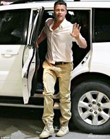 皮特卡其色套装掀复古潮 50岁大叔帅气迷人(图)