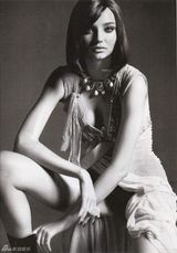 组图：超模米兰达-可儿登《Vogue》性感热辣