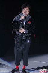 组图：露云娜贾思乐联合开唱 林子祥现身助阵