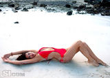 组图：超模阿里萨-米勒性感泳装写真秀古铜肤色