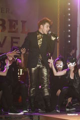 组图：潘玮柏挖坑给吴克群跳 问夜店把妹经验