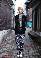 组图：EXO后续曲将公开 曝时尚个性街拍大片