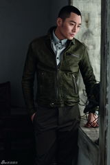 组图：李东学演绎多重风格 色彩映衬雅痞玩味