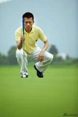 组图：王学兵时尚杂志写真 大男人彰显别样优雅