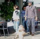 组图：库切与未婚妻秀恩爱 米拉小腹隆起显孕相