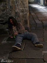 幻灯图：孙祖杨为《绝恋》带病上阵 挑战乞丐造型