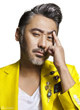 组图：吴秀波五彩艳照 化身老顽童萌酷十足