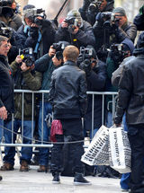 组图：贾斯汀-比博气场强大 对镜头比V字秀好心情