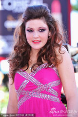 组图：《呼啸山庄》威尼斯首映 影片主创齐聚