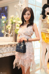 组图：杨幂出席活动优雅飘逸 与赵薇王珞丹争艳