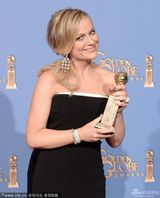 组图：艾米-波勒获喜剧类最佳系列剧女演员