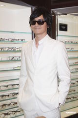 高清图：郑元畅不担心限娱令 曾为戴眼镜故意近视