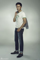 组图：高鑫最新写真大片 引领早春时尚新风潮