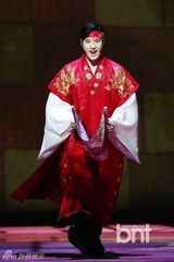 组图：韩星金多贤等出席音乐剧《拥月》记者会