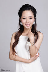 组图：杨紫【演员】拍清新写真 蜕变展露小女人韵味