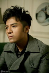 组图：黄智博时尚写真曝光 诠释忧郁王子